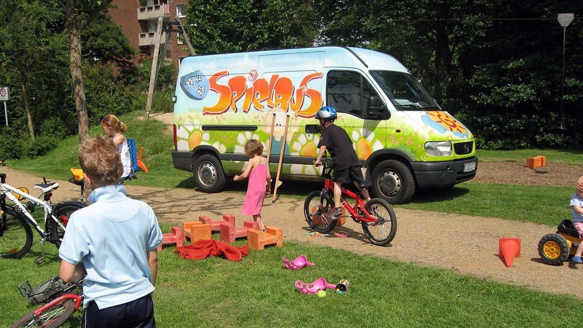 Bild zum Beitrag 'Neue Zeiten für den Spielbus in Viersen' Beitragsbild