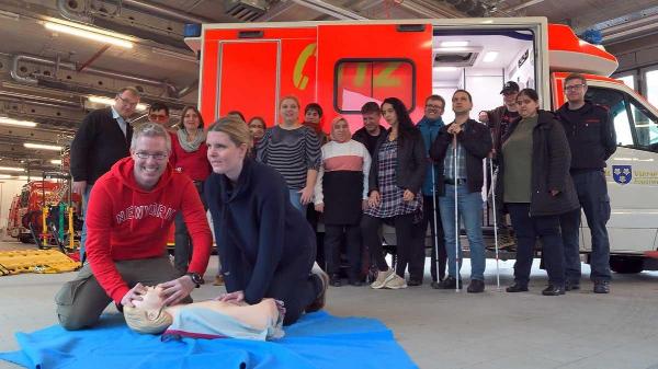 Erste-Hilfe-Kurs für Blinde bei der Feuerwehr Viersen