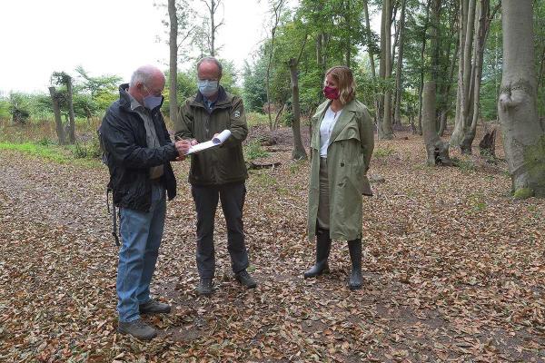 NABU und Kolpingruppe pflegen geschützte Fläche gemeinsam