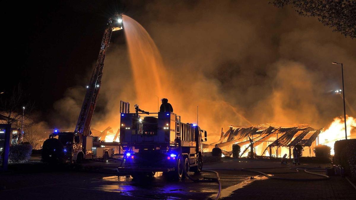 Großbrand in Holzhandel - Foto © Stadt Viersen