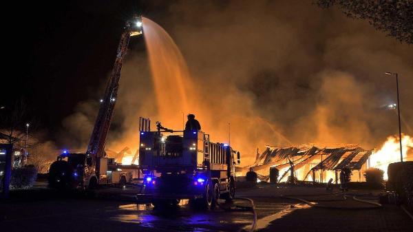 Großbrand in Holzhandel