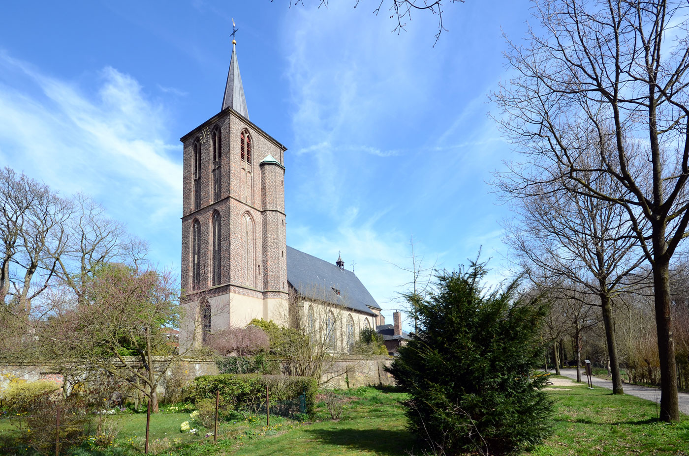 Bild zu Pfarrkirche St. Peter